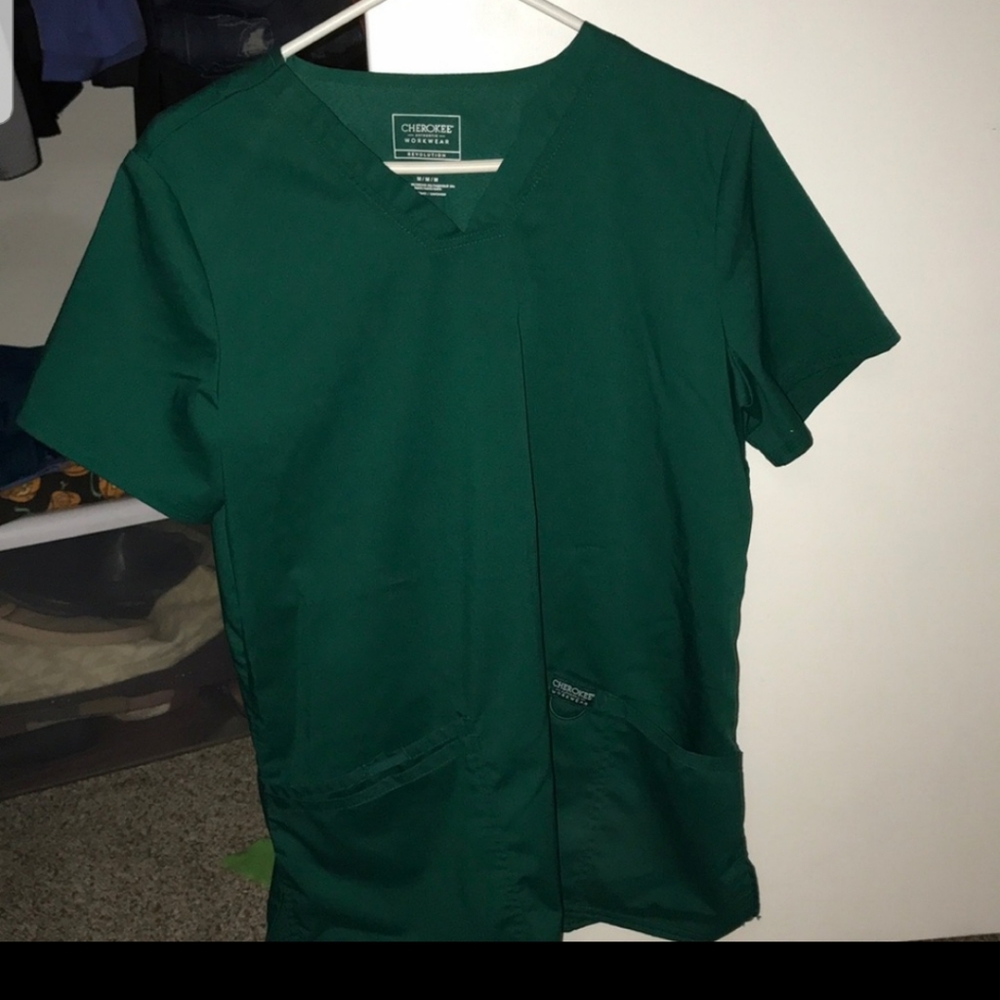 Like new Cherokee revolution green scrub set